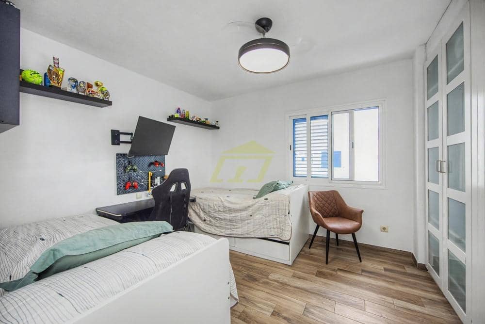 2 makuuhuone Huvila myytävänä paikassa Playa Blanca mukana 
autotalli - 395 000 € (Ref: 9939300)