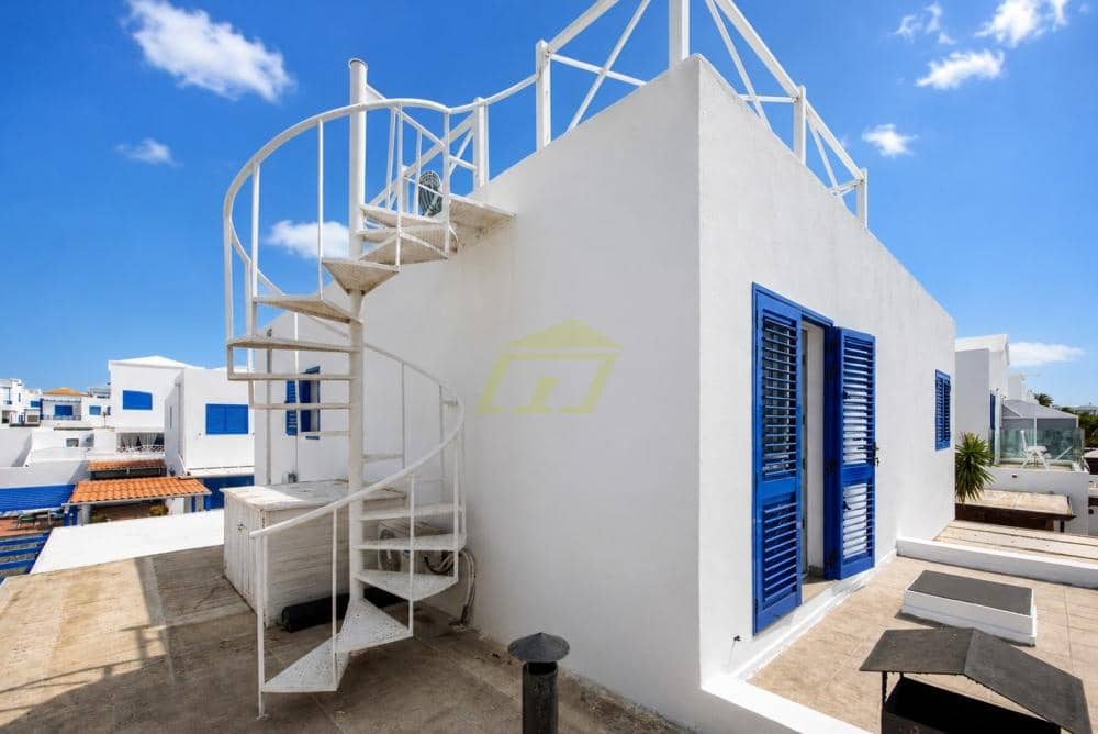 2 makuuhuone Huvila myytävänä paikassa Playa Blanca mukana 
autotalli - 395 000 € (Ref: 9939300)