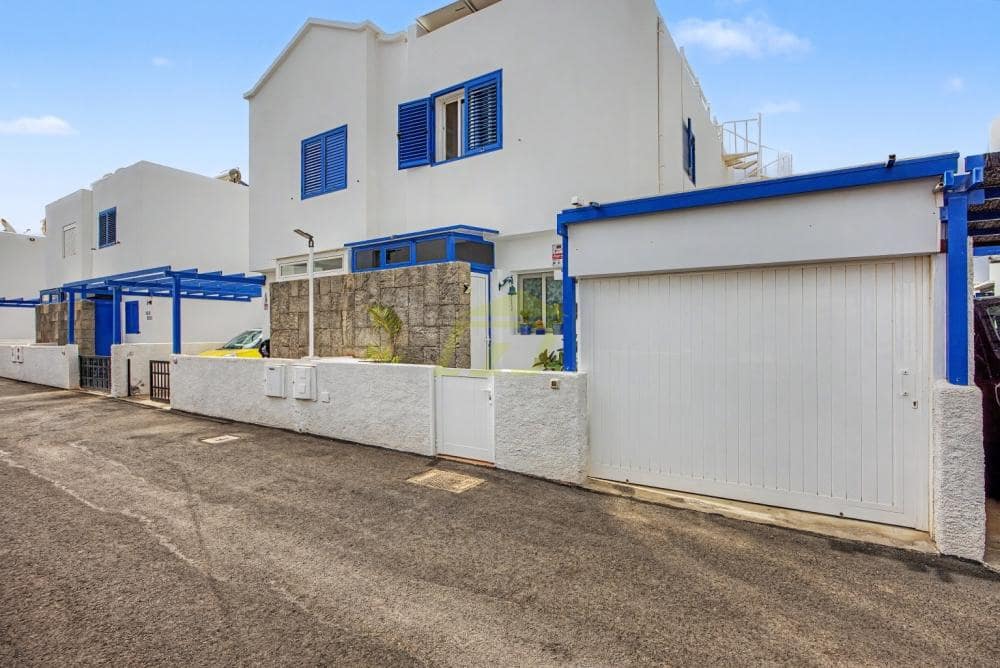 2 makuuhuone Huvila myytävänä paikassa Playa Blanca mukana 
autotalli - 395 000 € (Ref: 9939300)