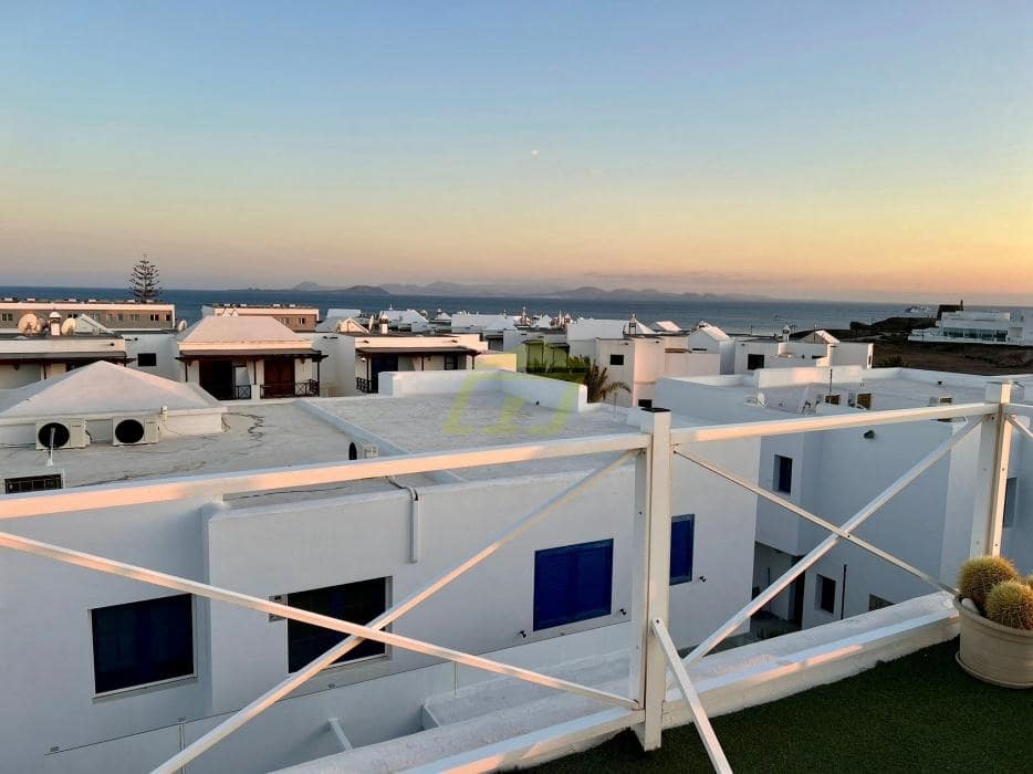 2 makuuhuone Huvila myytävänä paikassa Playa Blanca mukana 
autotalli - 395 000 € (Ref: 9939300)