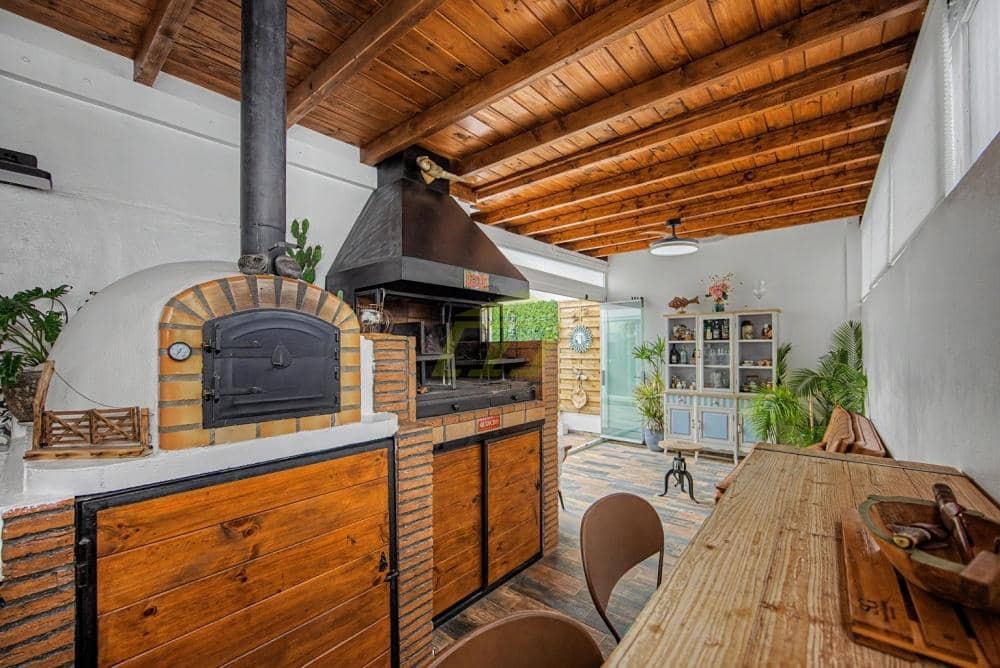 2 makuuhuone Huvila myytävänä paikassa Playa Blanca mukana 
autotalli - 395 000 € (Ref: 9939300)
