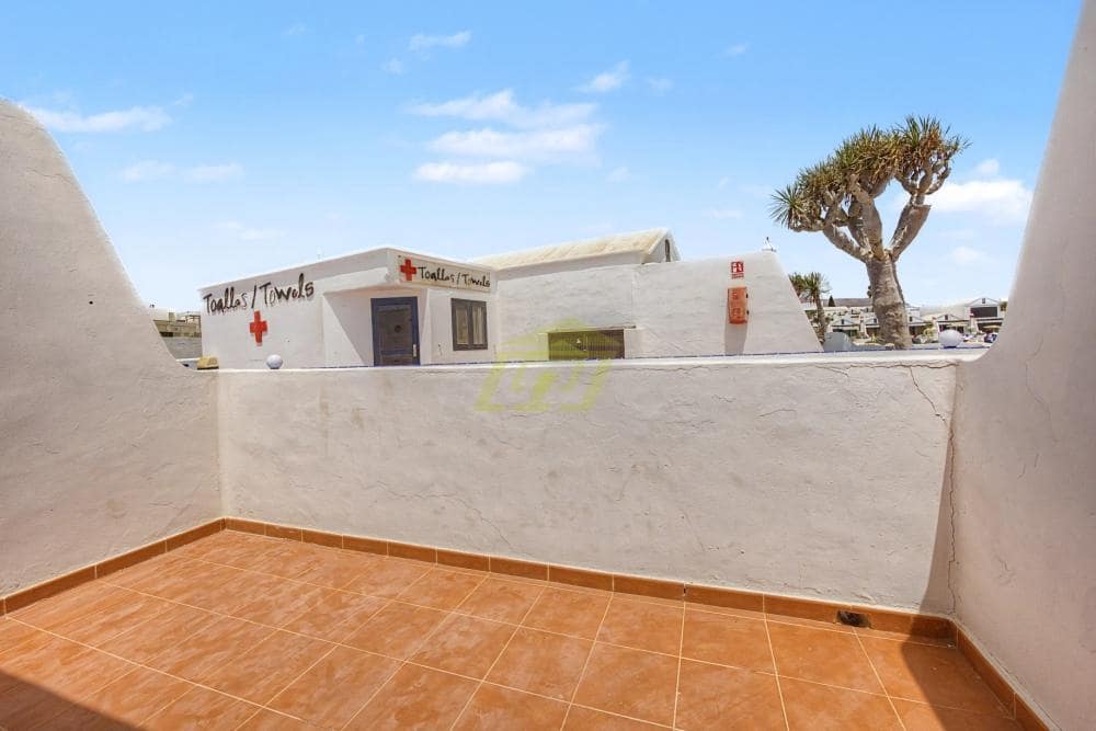 2 bedroom Villa for sale in Costa Teguise with pool - € 310,000 (Ref: 9946916)