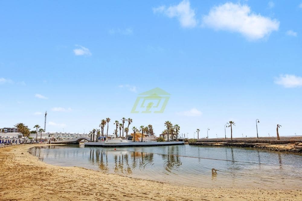 2 bedroom Villa for sale in Costa Teguise with pool - € 310,000 (Ref: 9946916)