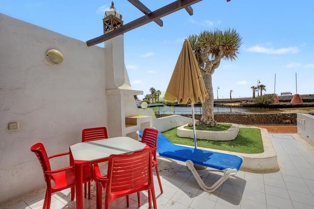 2 soveværelse Villa til salg i Costa Teguise, Teguise med swimmingpool - € 310.000 (Ref: 9946916)
