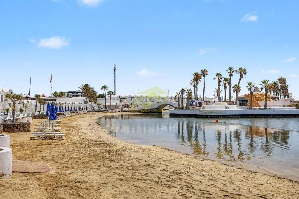 2 bedroom Villa for sale in Costa Teguise with pool - € 310,000 (Ref: 9946916)