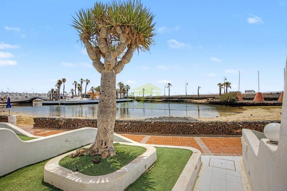 2 bedroom Villa for sale in Costa Teguise with pool - € 310,000 (Ref: 9946916)