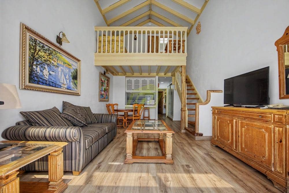 2 bedroom Villa for sale in Costa Teguise with pool - € 310,000 (Ref: 9946916)