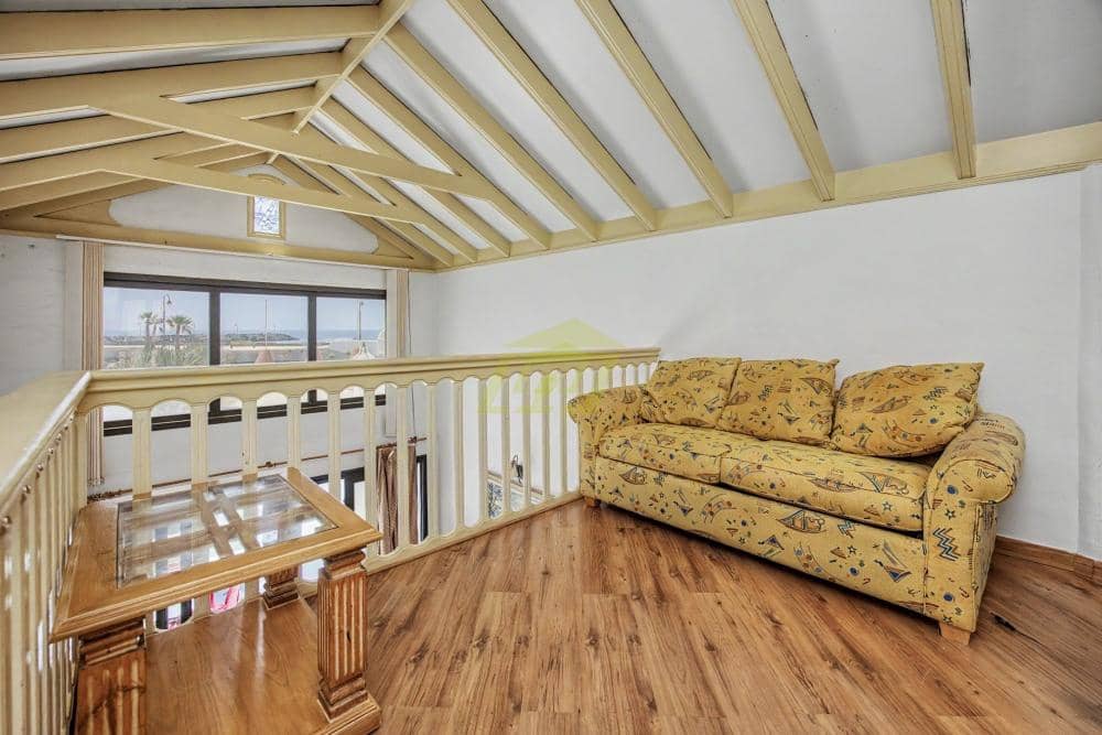 2 bedroom Villa for sale in Costa Teguise with pool - € 310,000 (Ref: 9946916)