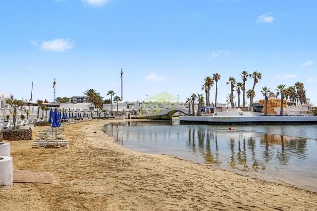 2 soveværelse Villa til salg i Costa Teguise, Teguise med swimmingpool - € 310.000 (Ref: 9946916)