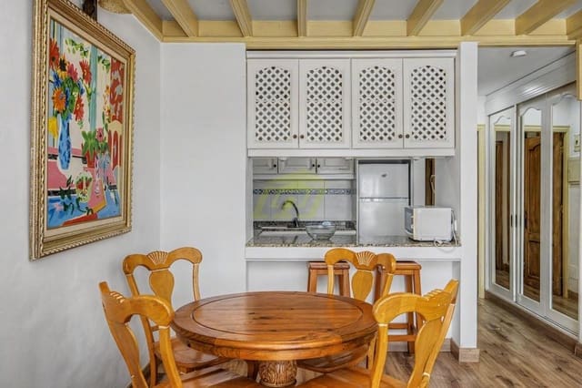 2 soveværelse Villa til salg i Costa Teguise, Teguise med swimmingpool - € 310.000 (Ref: 9946916)