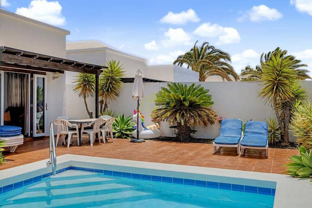 Bungalow de 3 habitaciones en Costa Teguise en venta con piscina garaje - 480.000 € (Ref: 9959050)
