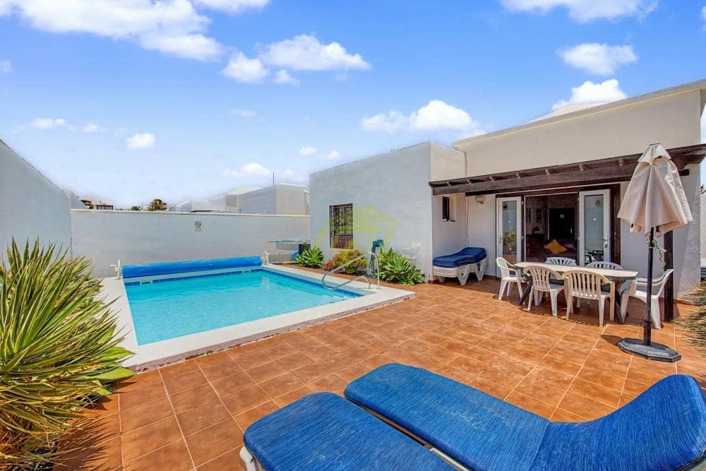 Bungalow de 3 habitaciones en Costa Teguise en venta con piscina garaje - 480.000 € (Ref: 9959050)