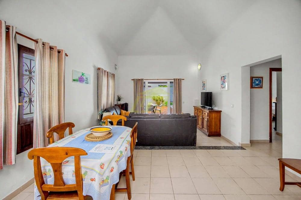 Bungalow de 3 habitaciones en Costa Teguise en venta con piscina garaje - 480.000 € (Ref: 9959050)