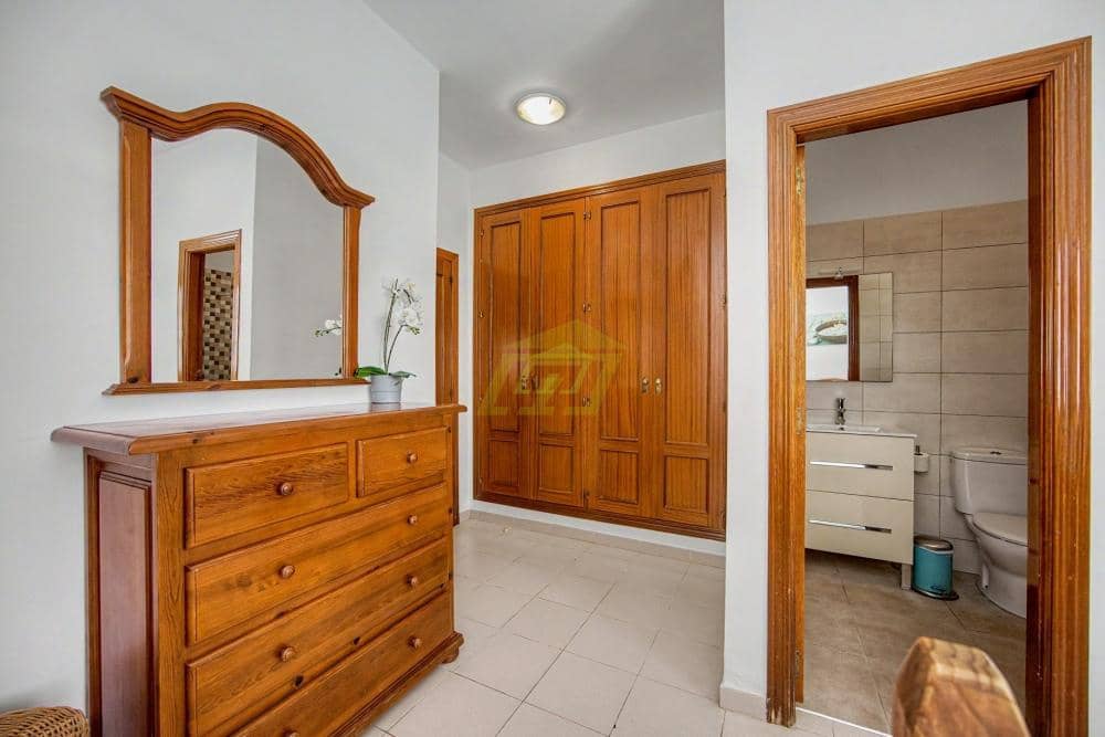 Bungalow de 3 habitaciones en Costa Teguise en venta con piscina garaje - 480.000 € (Ref: 9959050)