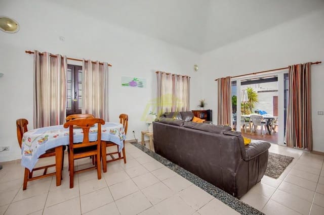 3 bedroom Bungalow for sale in Costa Teguise, Teguise with pool garage - € 480,000 (Ref: 9959050)
