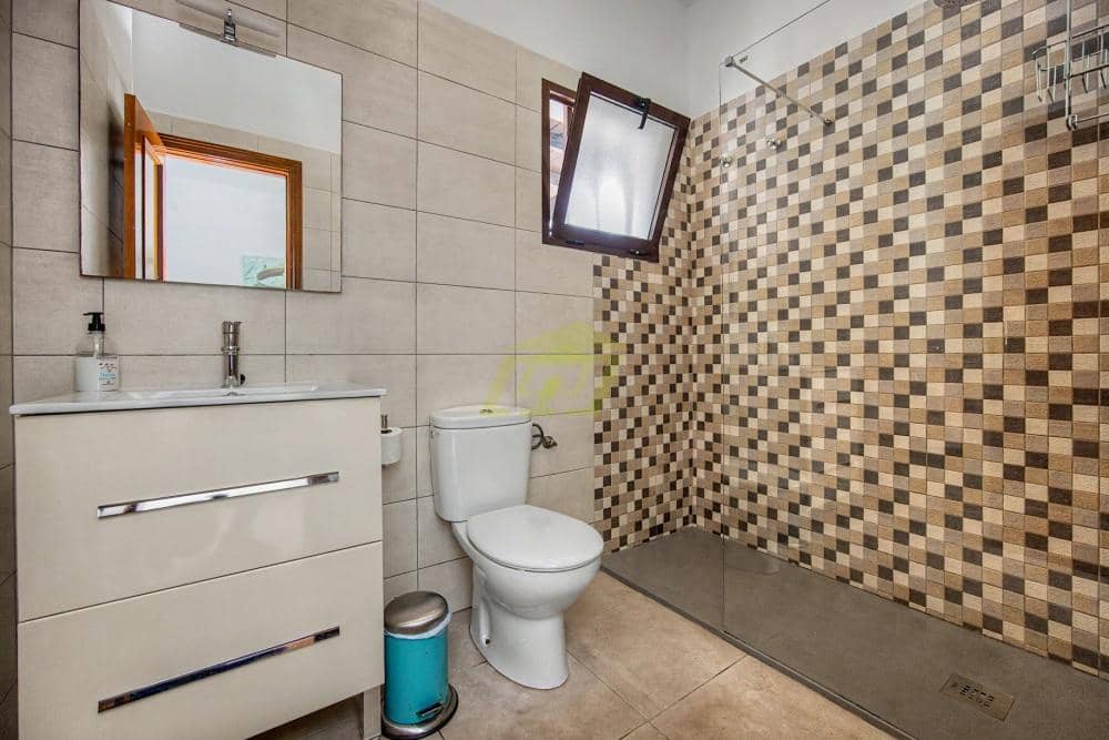 Bungalow de 3 habitaciones en Costa Teguise en venta con piscina garaje - 480.000 € (Ref: 9959050)