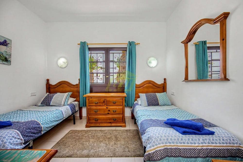 Bungalow de 3 habitaciones en Costa Teguise en venta con piscina garaje - 480.000 € (Ref: 9959050)