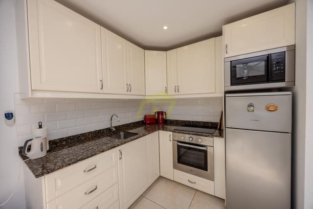 1 slaapkamer Appartement te koop in Puerto del Carmen, Tías met zwembad - € 225.000 (Ref: 9964617)