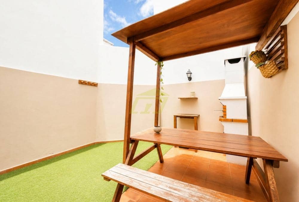 3 makuuhuone Huvila myytävänä paikassa Costa Teguise mukana uima-altaan 
autotalli - 365 000 € (Ref: 9964618)