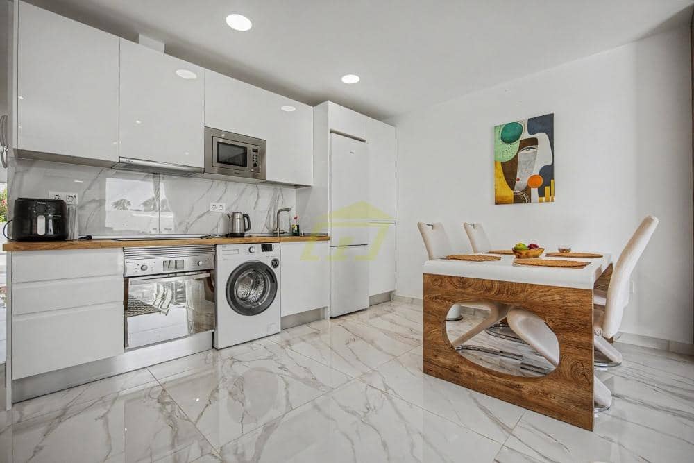 2 sypialnia Apartament na sprzedaż w Puerto del Carmen z basenem - 399 999 € (Ref: 9964619)