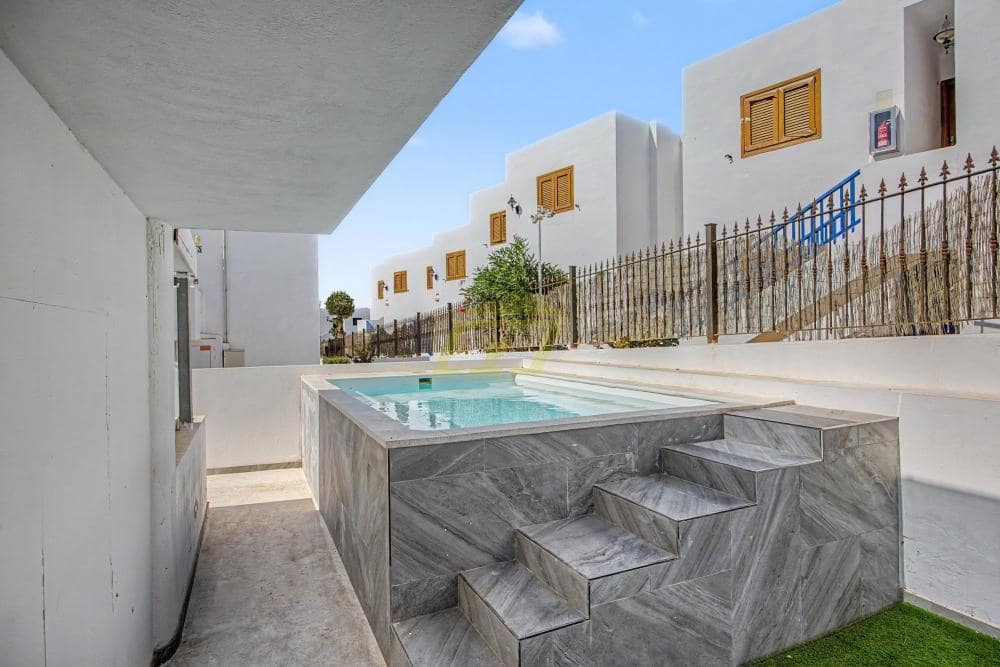 2 sypialnia Apartament na sprzedaż w Puerto del Carmen z basenem - 399 999 € (Ref: 9964619)