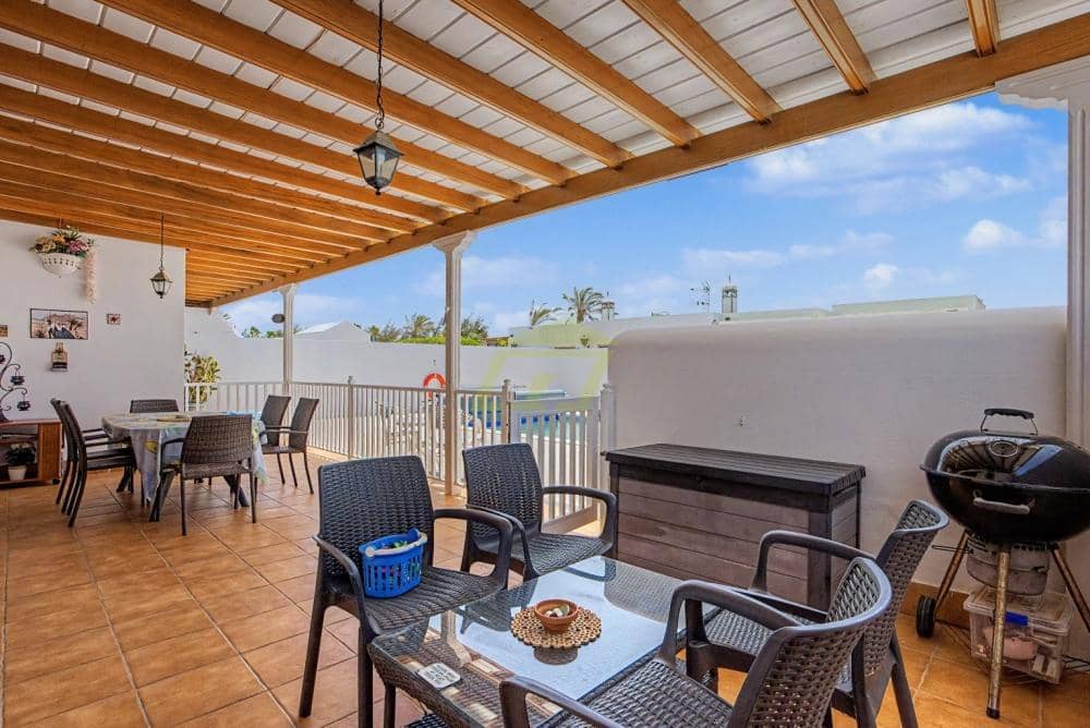 2 bedroom Villa for sale in Playa Blanca with pool - € 435,000 (Ref: 9964621)