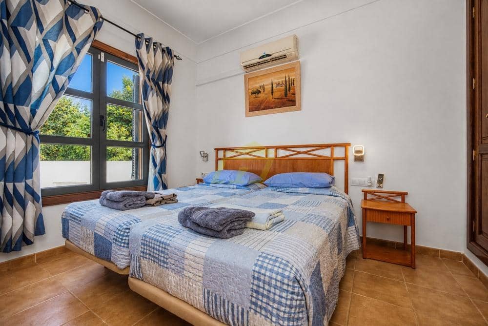 2 bedroom Villa for sale in Playa Blanca with pool - € 435,000 (Ref: 9964621)