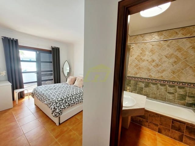 3 soverom Villa til salgs i Playa Blanca, Yaiza med svømmebasseng garasje - € 475 000 (Ref: 9969156)