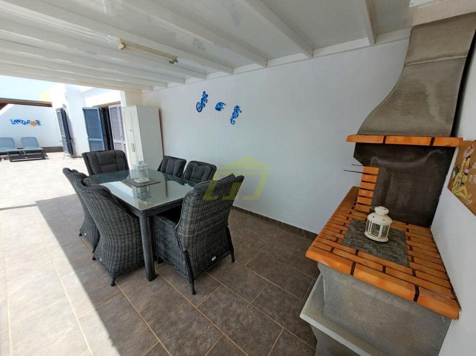 3 soverom Villa til salgs i Playa Blanca med svømmebasseng garasje - € 475 000 (Ref: 9969156)