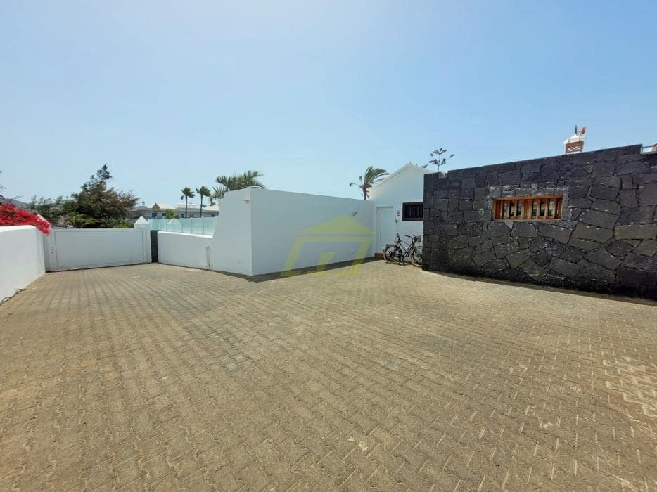 3 soverom Villa til salgs i Playa Blanca med svømmebasseng garasje - € 475 000 (Ref: 9969156)