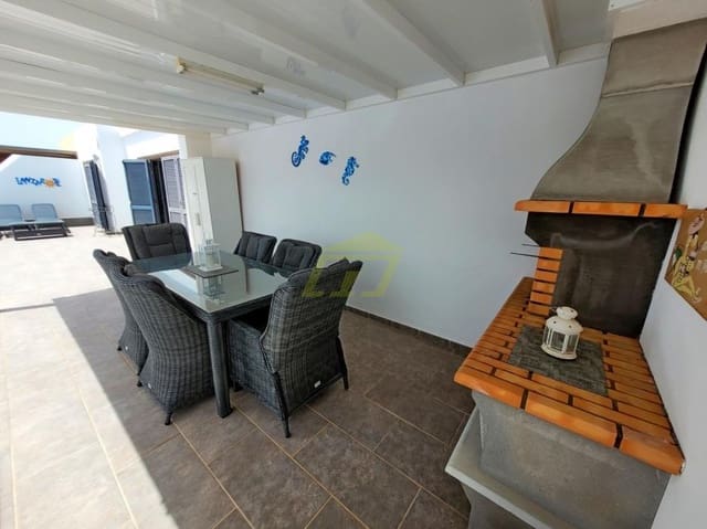 3 soverom Villa til salgs i Playa Blanca, Yaiza med svømmebasseng garasje - € 475 000 (Ref: 9969156)