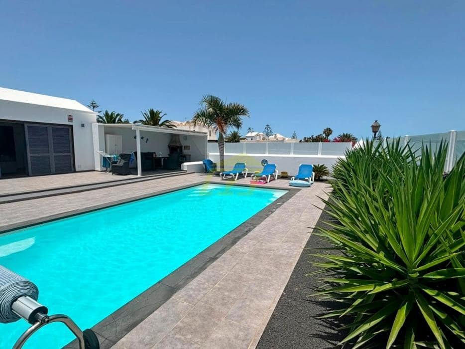 3 soverom Villa til salgs i Playa Blanca med svømmebasseng garasje - € 475 000 (Ref: 9969156)
