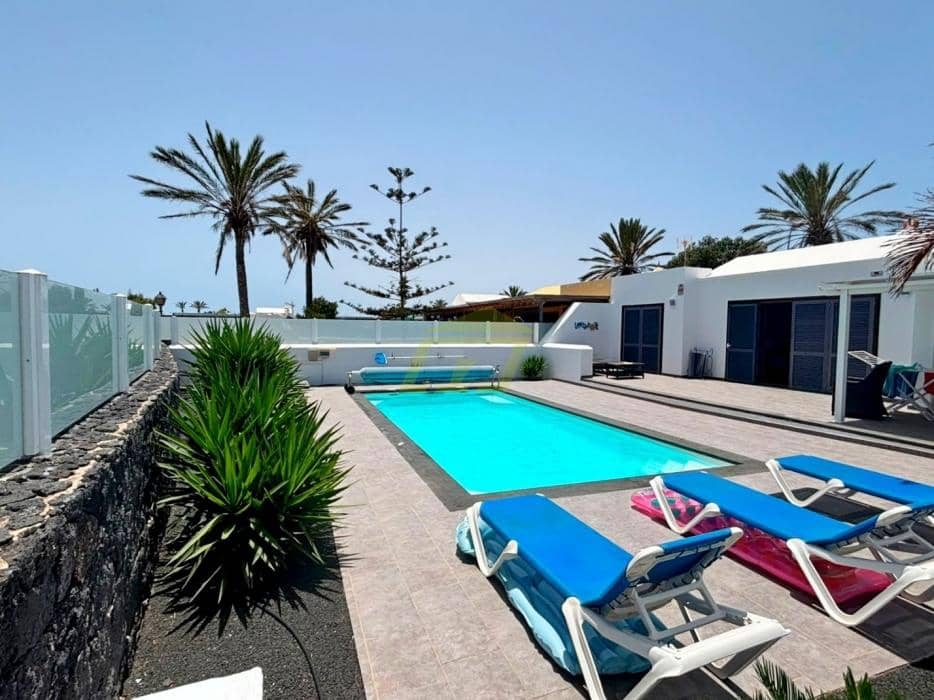 3 soverom Villa til salgs i Playa Blanca med svømmebasseng garasje - € 475 000 (Ref: 9969156)