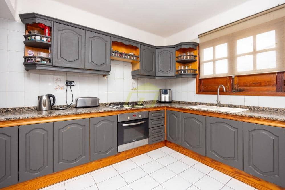 4 soverom Villa til salgs i Guime med svømmebasseng garasje - € 480 000 (Ref: 9974587)
