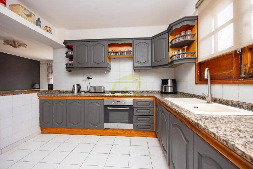 4 soverom Villa til salgs i Guime med svømmebasseng garasje - € 480 000 (Ref: 9974587)