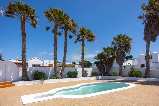 4 soverom Villa til salgs i Guime, San Bartolomé med svømmebasseng garasje - € 480 000 (Ref: 9974587)