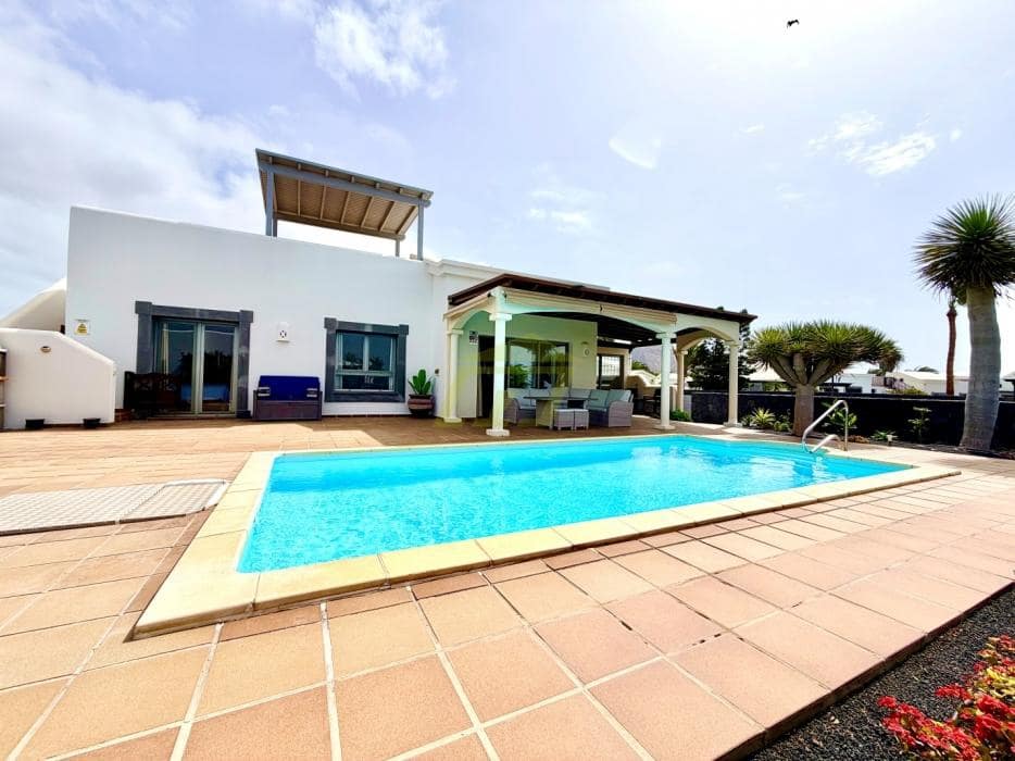 2 soverom Villa til salgs i Playa Blanca med svømmebasseng - € 495 000 (Ref: 9978122)