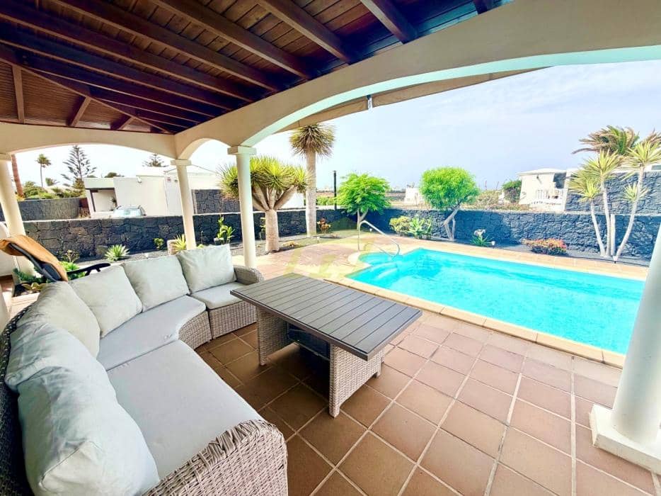 2 soverom Villa til salgs i Playa Blanca med svømmebasseng - € 495 000 (Ref: 9978122)