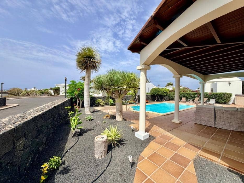 2 soverom Villa til salgs i Playa Blanca med svømmebasseng - € 495 000 (Ref: 9978122)