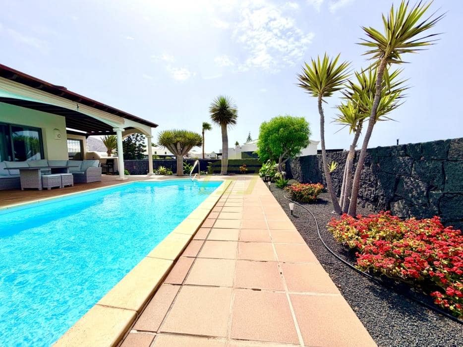2 soverom Villa til salgs i Playa Blanca med svømmebasseng - € 495 000 (Ref: 9978122)