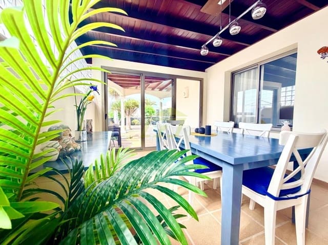 2 soverom Villa til salgs i Playa Blanca, Yaiza med svømmebasseng - € 495 000 (Ref: 9978122)