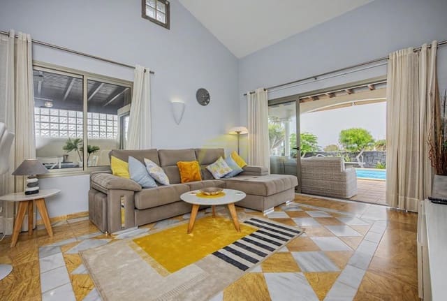 2 sypialnia Willa na sprzedaż w Playa Blanca, Yaiza z basenem - 495 000 € (Ref: 9978122)