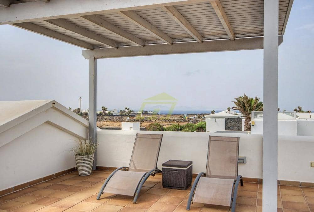 2 bedroom Villa for sale in Playa Blanca with pool - € 495,000 (Ref: 9978122)