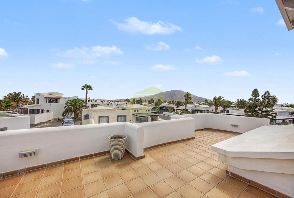 2 bedroom Villa for sale in Playa Blanca with pool - € 495,000 (Ref: 9978122)