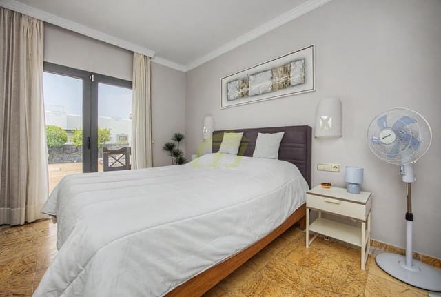 2 sypialnia Willa na sprzedaż w Playa Blanca, Yaiza z basenem - 495 000 € (Ref: 9978122)