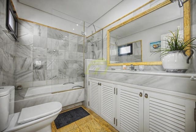 2 sypialnia Willa na sprzedaż w Playa Blanca, Yaiza z basenem - 495 000 € (Ref: 9978122)