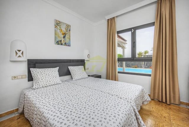 2 sypialnia Willa na sprzedaż w Playa Blanca, Yaiza z basenem - 495 000 € (Ref: 9978122)