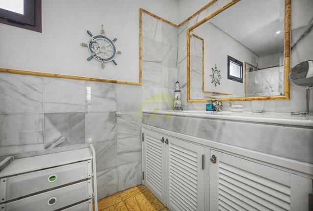 2 sypialnia Willa na sprzedaż w Playa Blanca, Yaiza z basenem - 495 000 € (Ref: 9978122)