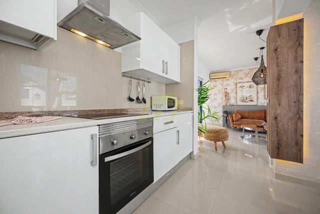 2 soverom Bungalow til salgs i Playa Blanca, Yaiza med svømmebasseng garasje - € 480 000 (Ref: 9993752)