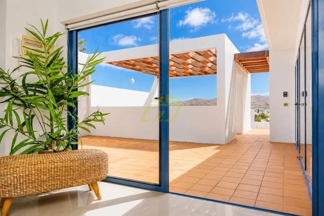 2 soverom Bungalow til salgs i Playa Blanca, Yaiza med svømmebasseng garasje - € 480 000 (Ref: 9993752)